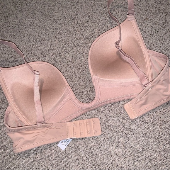 NWOT Deep Plunge, Cleavage Enhancing, Low Cut, Wireless Push Up Padded Bra - Picture 9 of 15